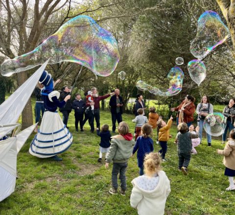 La Grande Lessive 2024® « Faire des bulles ? »