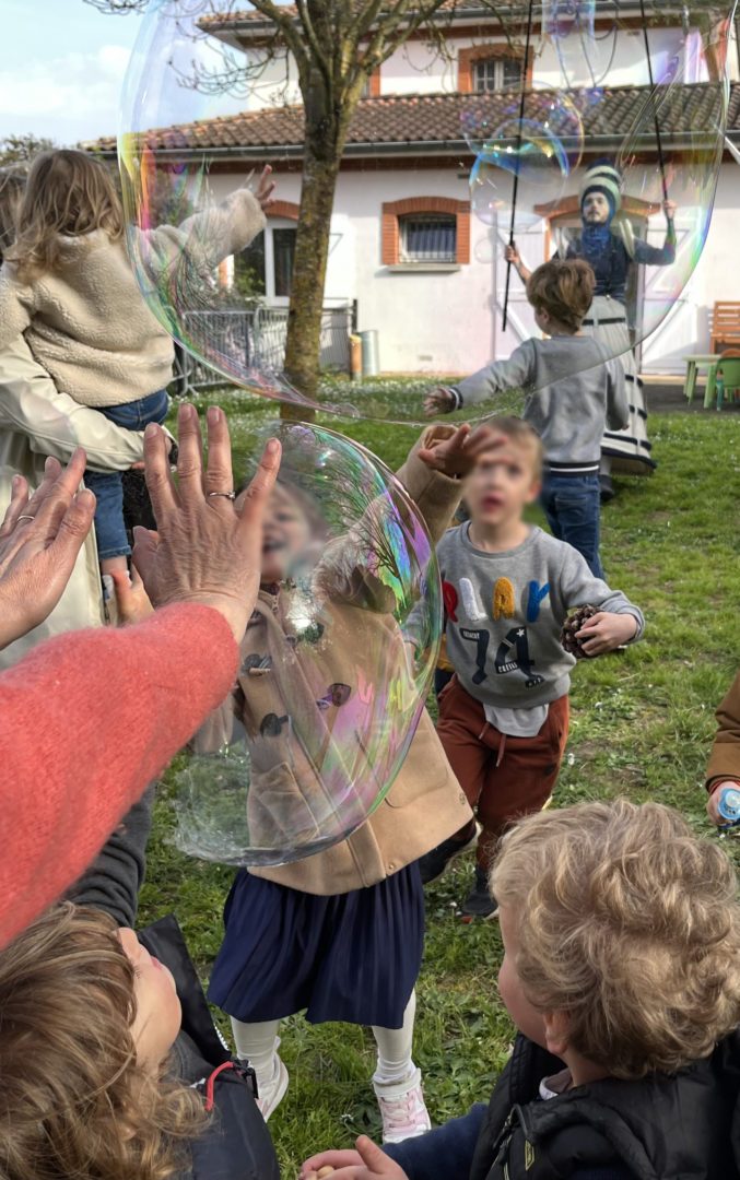 La Grande Lessive 2024® « Faire des bulles ? »